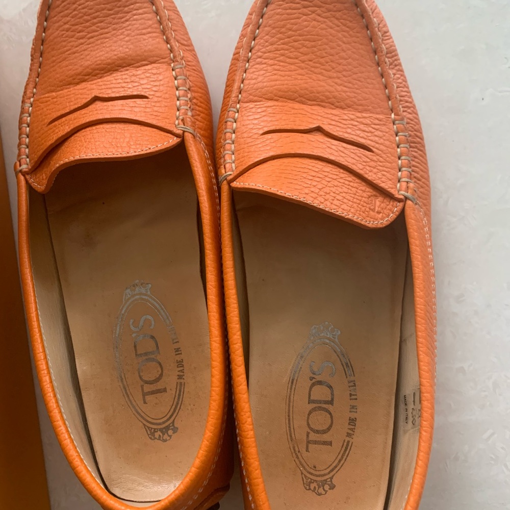 GORGEOUS TOD’s LOAFERS SZ 39